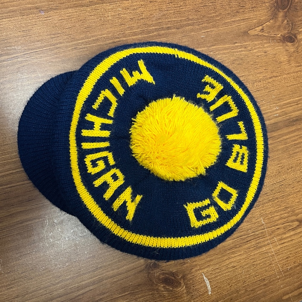 University of Michigan UofM Tassel Hat and Mittens, OS - Picture 7 of 16